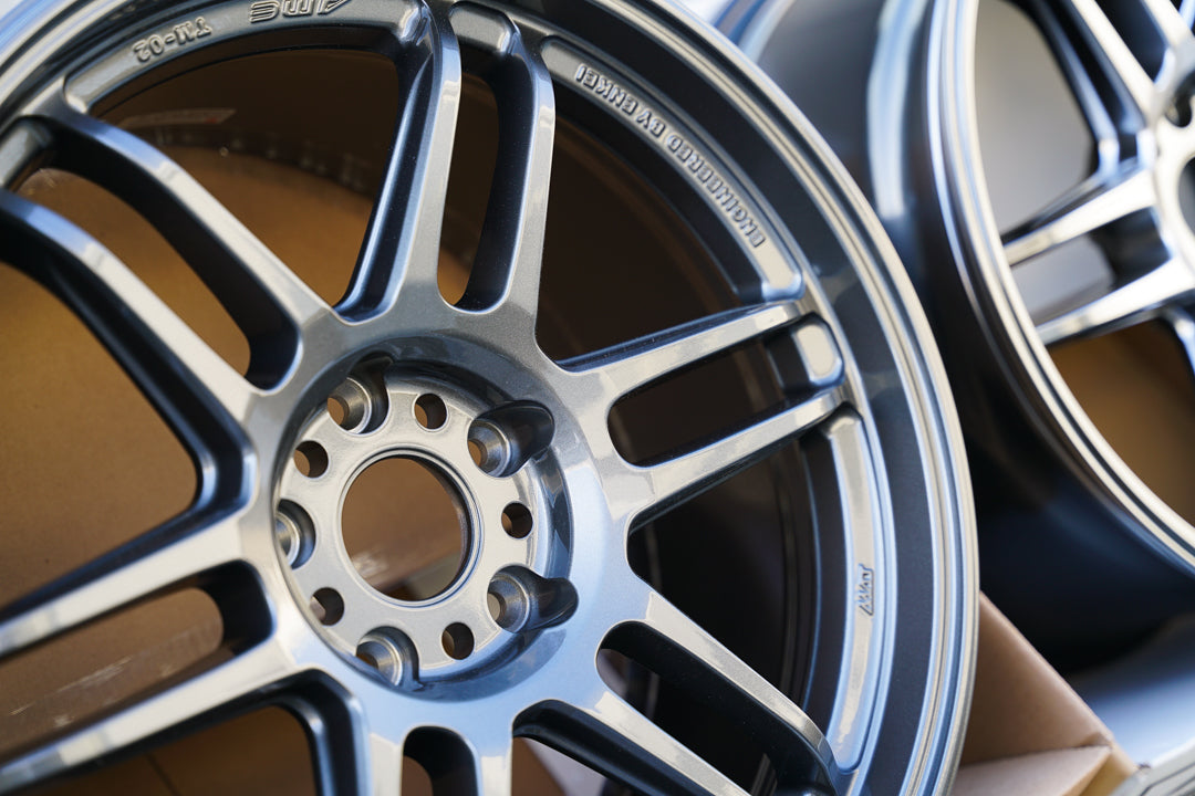 AME Tracer TM02 / 18x9.5 +38 / 5x114.3 / Negro pistola