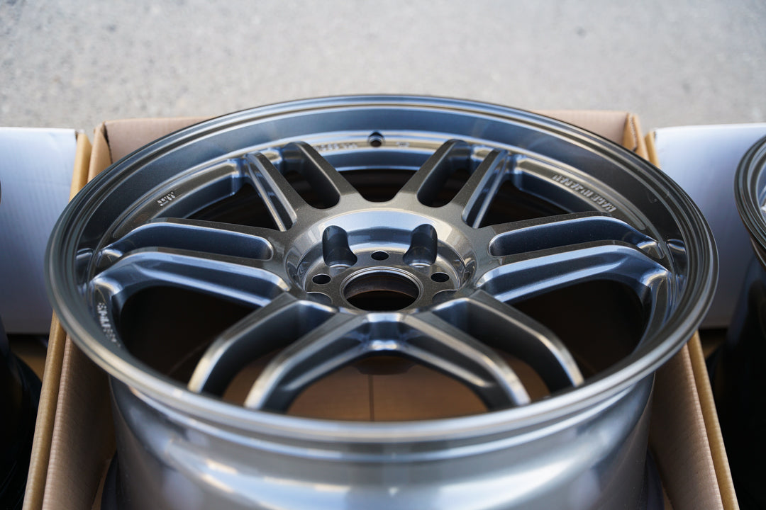 AME Tracer TM02 / 18x9.5 +38 / 5x114.3 / Negro pistola