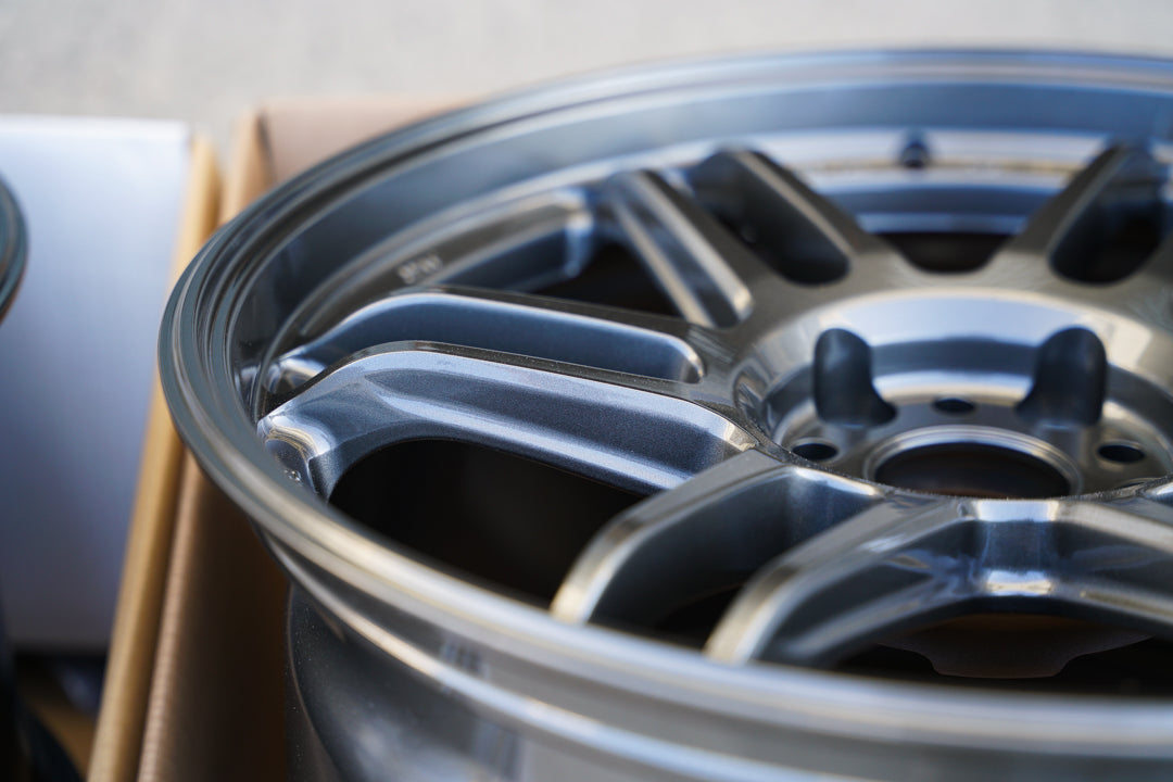 AME Tracer TM02 / 18x9.5 +38 / 5x114.3 / Negro pistola