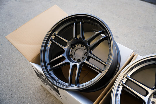 AME Tracer TM02 / 18x9.5 +22 / 5x114.3 / Negro pistola