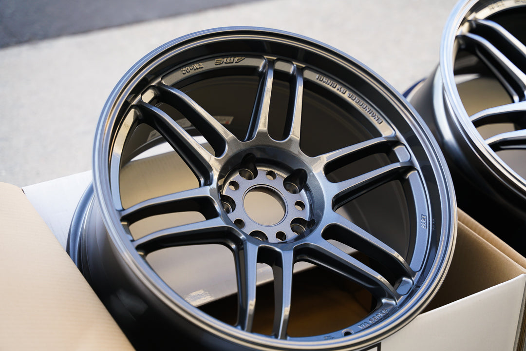 AME Tracer TM02 / 18x9.5 +22 / 5x114.3 / Negro pistola