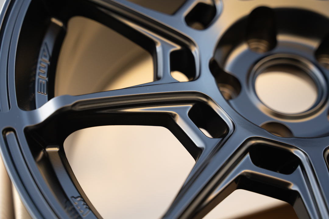 AME Galerna Refino / 18x9.5 +38 / 5x114.3 / Negro Mate