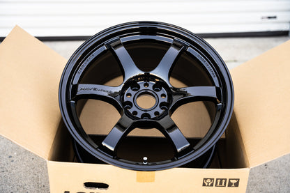 グラムライト 57DR / 18x9.5 +22 / 5x114.3 / グロッシーブラック