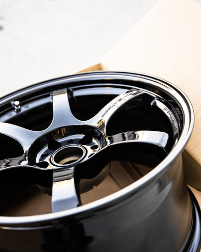 グラムライト 57DR / 18x9.5 +22 / 5x114.3 / グロッシーブラック