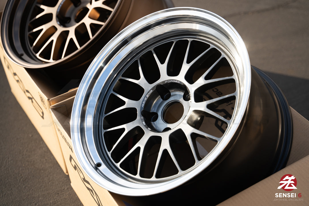 Volk 21A / 18x10.5 +15 / 5x114.3 / Dark Gunmetal Rim DC (VC)
