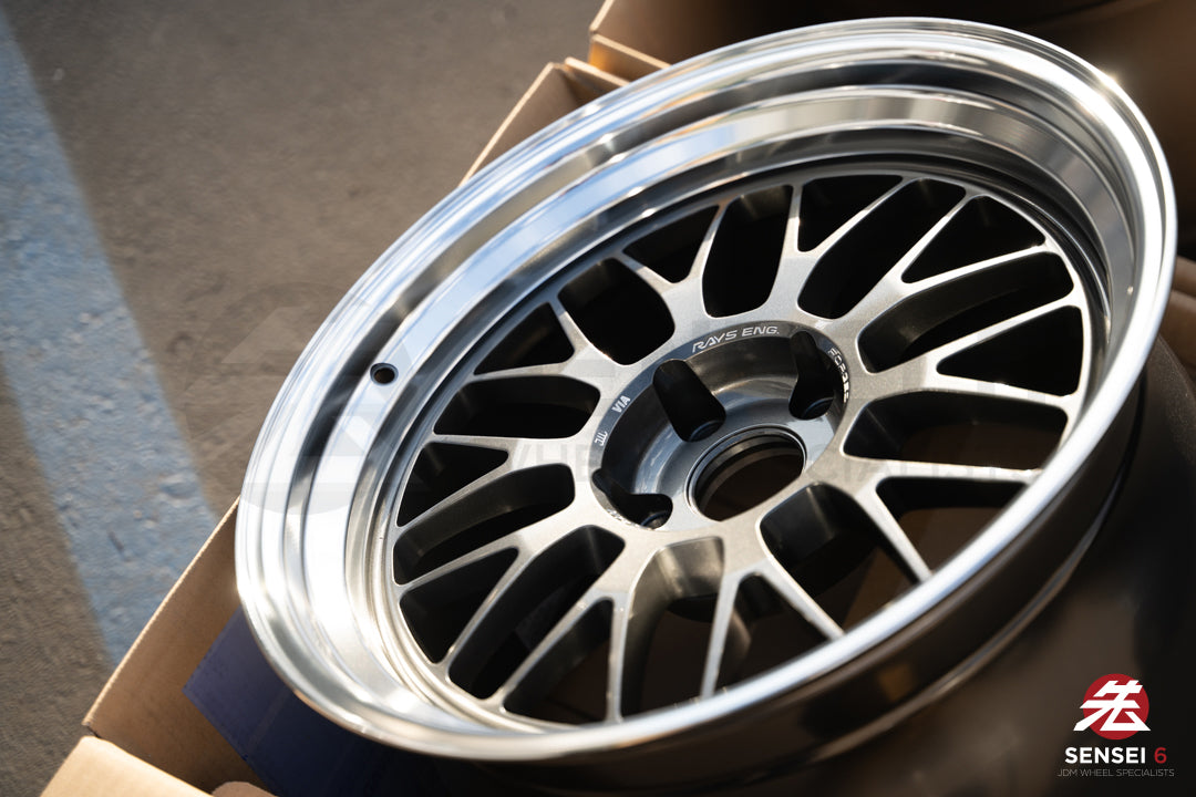 Volk 21A / 18x10.5 +15 / 5x114.3 / Dark Gunmetal Rim DC (VC)