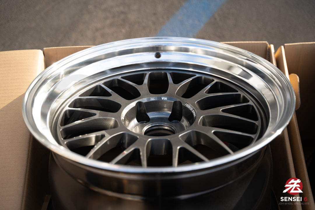 Volk 21A / 18x10.5 +15 / 5x114.3 / Dark Gunmetal Rim DC (VC)