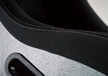 Cargar imagen en el visor de la galería, Bride Zeta IV Classic: Black / Silver FRP Shell
