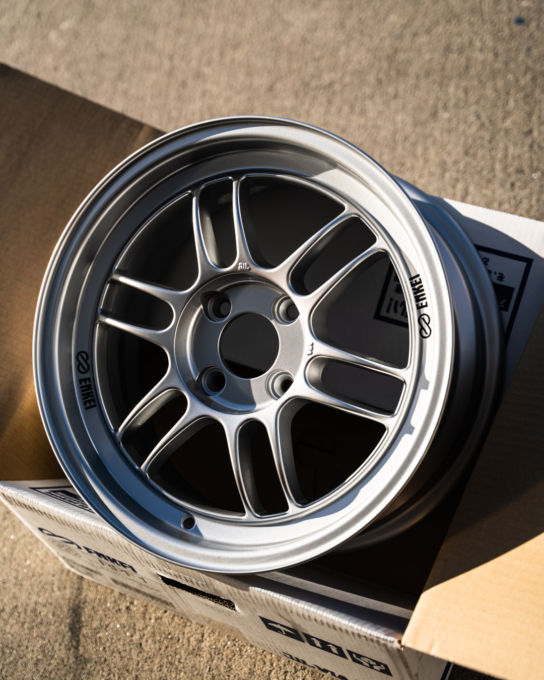 Enkei RPF1 / 15x7 +41 / 4x100 / F1 Plata 