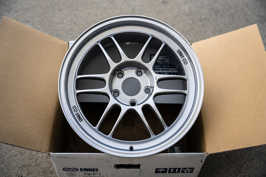 Enkei RPF1 / 17x8 +35 / 5x114.3 / F1 Plata