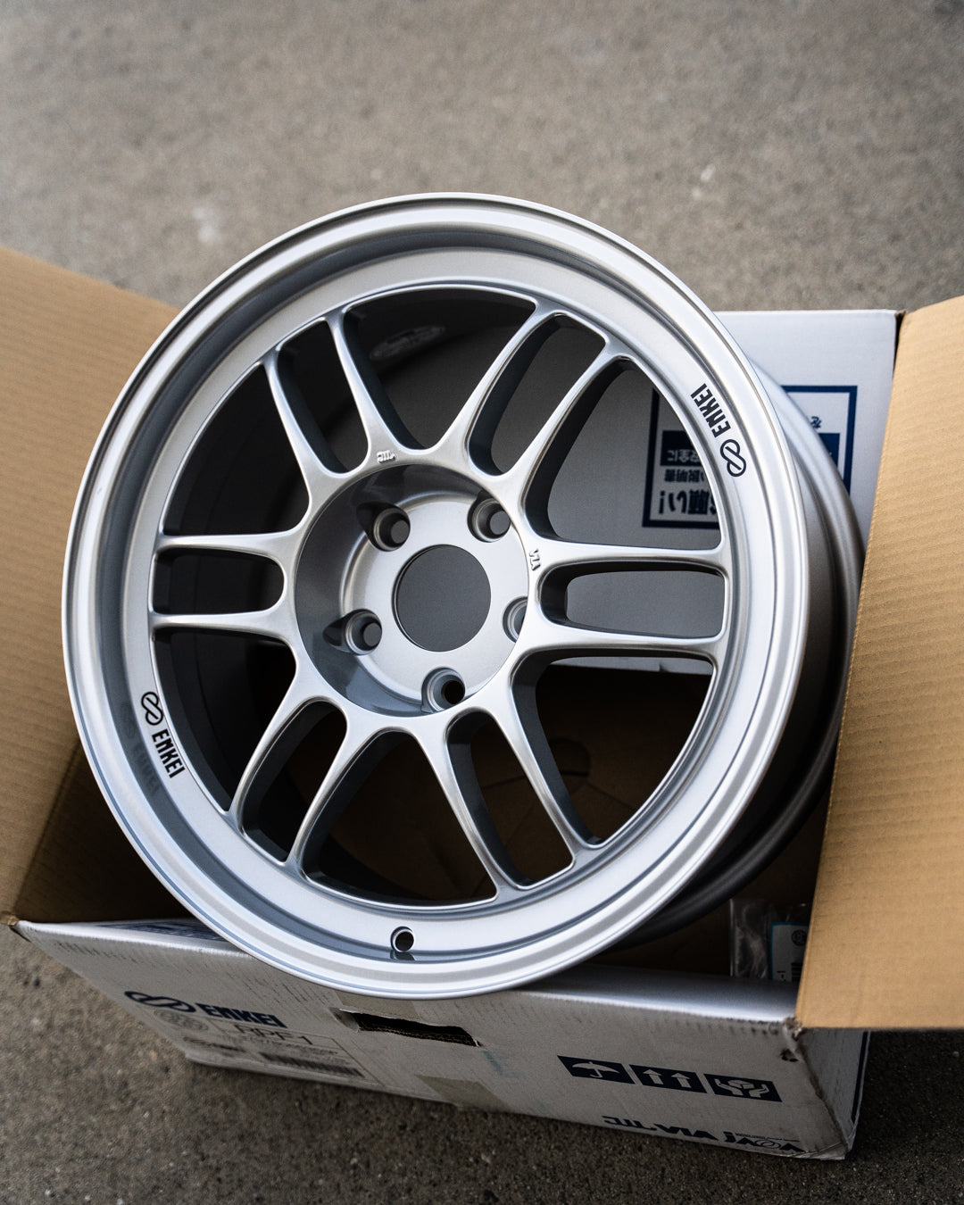 Enkei RPF1 / 17x8 +35 / 5x114.3 / F1 Silver – Sensei 6