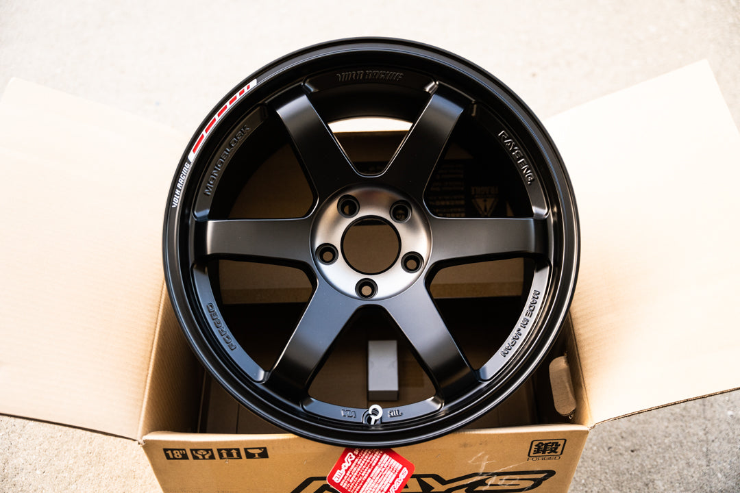 Volk TE37SL Black Edition III / 18x10 +39 / 5x114.3 / Llanta negra prensada Redot 