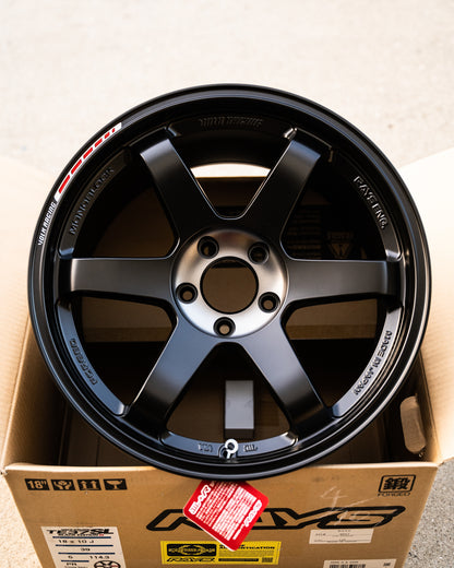 Volk TE37SL Black Edition III / 18x10 +39 / 5x114.3 / Llanta negra prensada Redot 