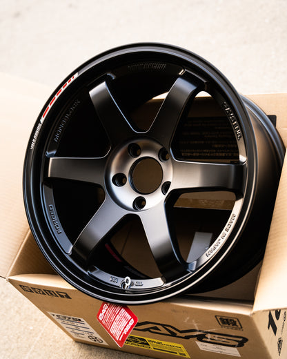 Volk TE37SL Black Edition III / 18x10 +39 / 5x114.3 / Llanta negra prensada Redot 