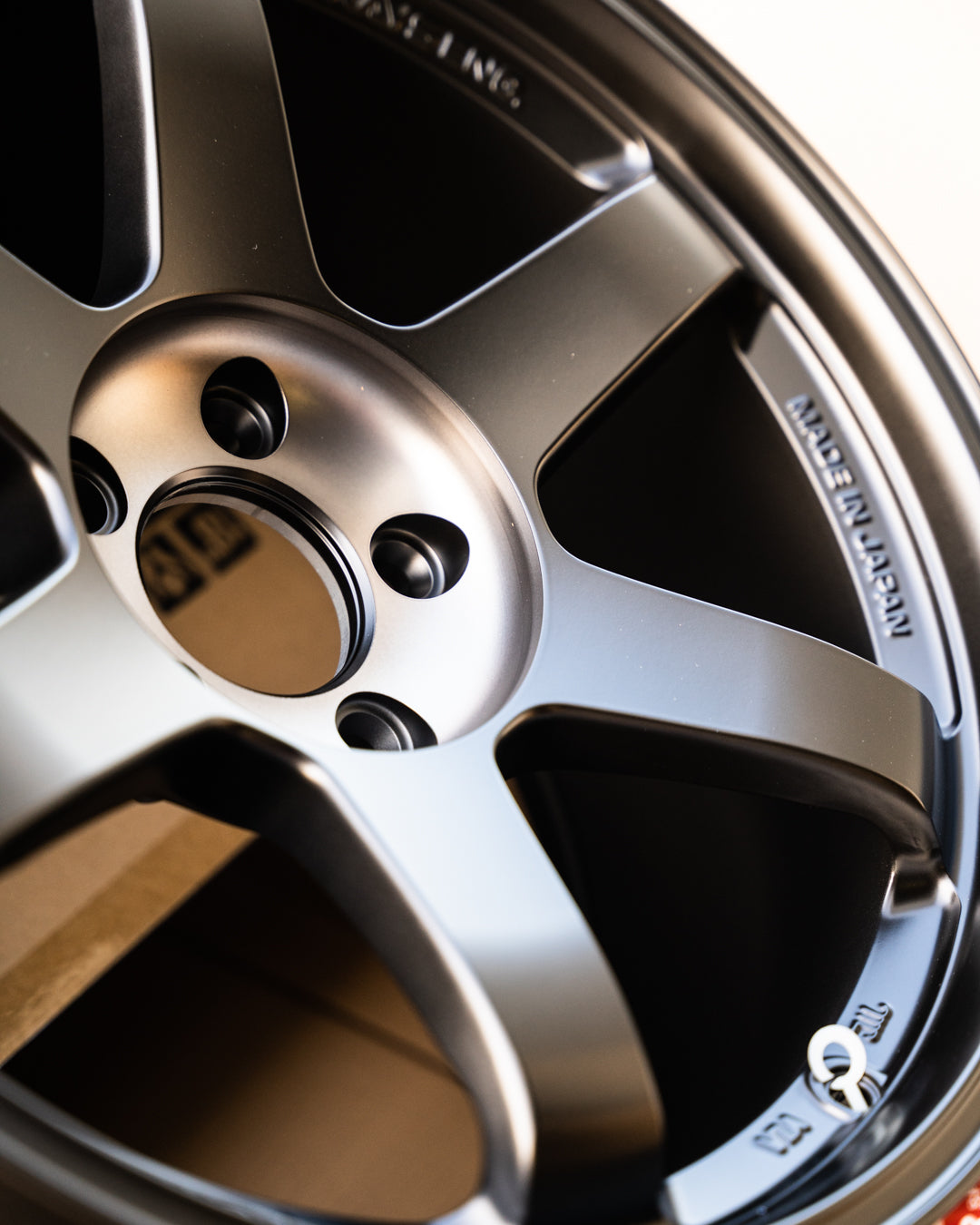 Volk TE37SL Black Edition III / 18x10 +39 / 5x114.3 / Llanta negra prensada Redot 