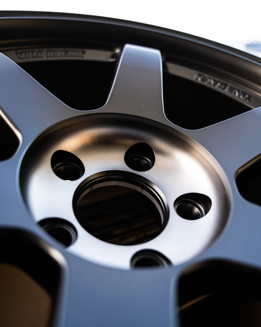 Volk TE37SL Black Edition III / 18x10 +39 / 5x114.3 / Llanta negra prensada Redot 