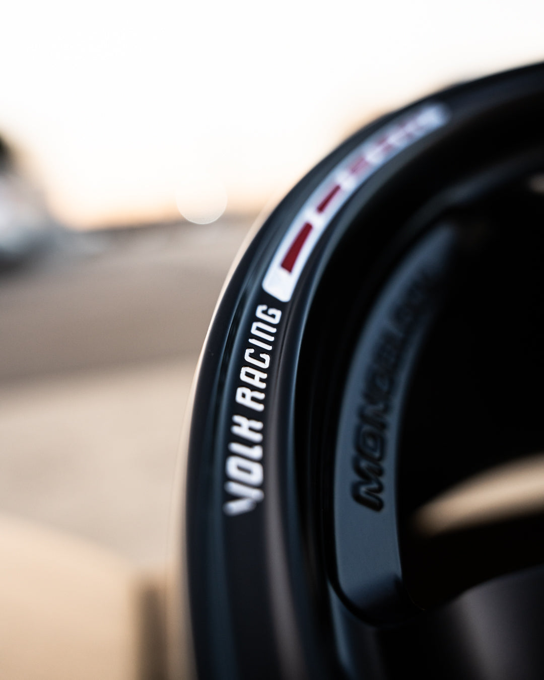 Volk TE37SL Black Edition III / 18x10 +39 / 5x114.3 / Llanta negra prensada Redot 