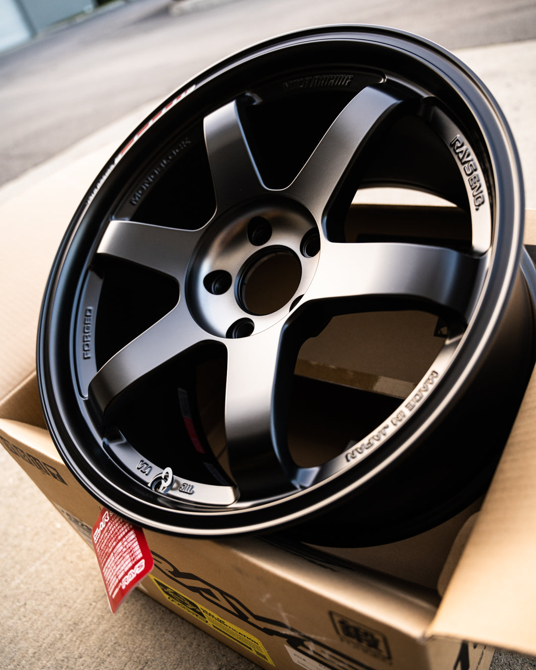 Volk TE37SL Black Edition III / 18x10 +39 / 5x114.3 / Llanta negra prensada Redot 