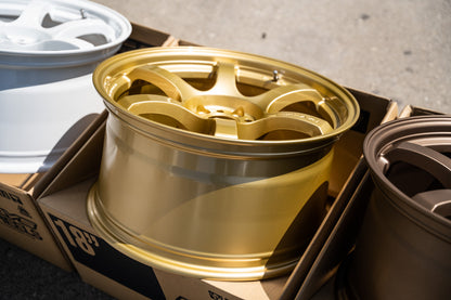 グラムライト 57DR / 18x9.5 +38 / 5x114.3 / E8 ゴールド (EGP)