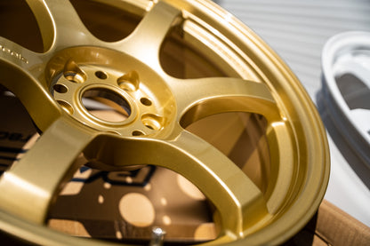 グラムライト 57DR / 18x9.5 +38 / 5x114.3 / E8 ゴールド (EGP)