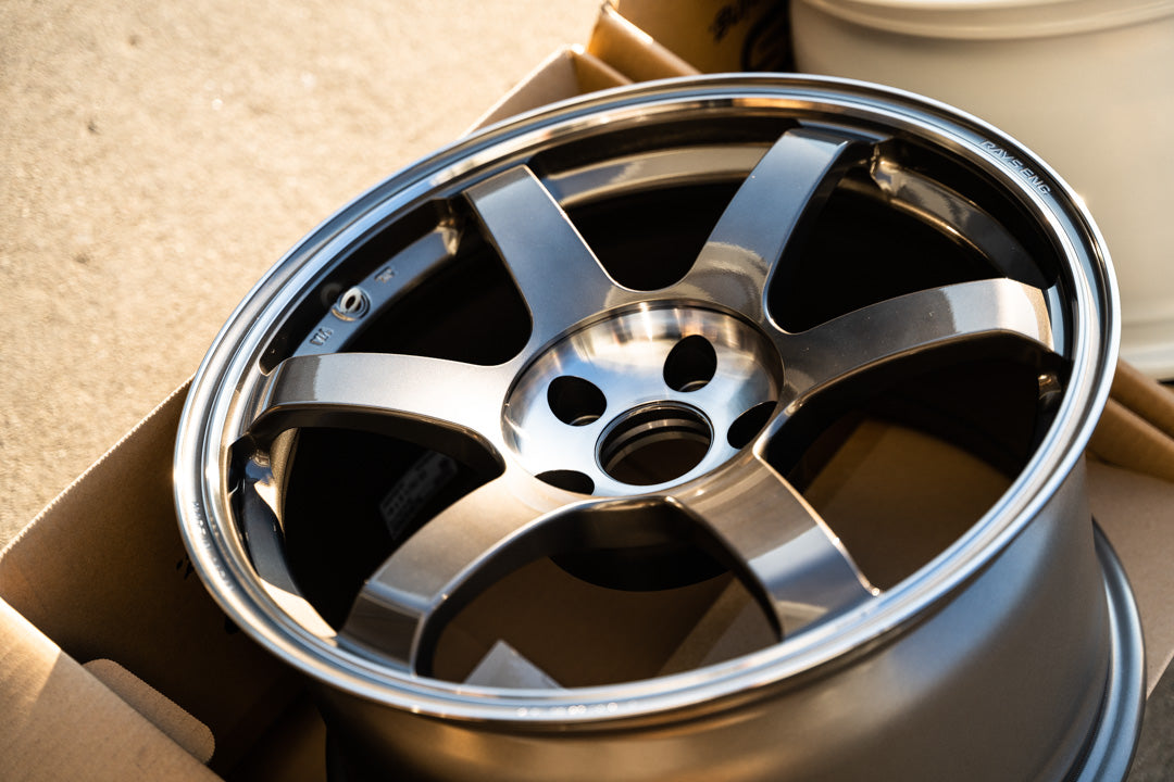 Volk TE37 Saga SL / 18x9.5 +22 / 5x114.3 / Pressed Graphite (PG)
