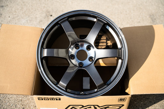 Volk TE37 Saga SL / 18x9.5 +22 / 5x114.3 / Pressed Graphite (PG)