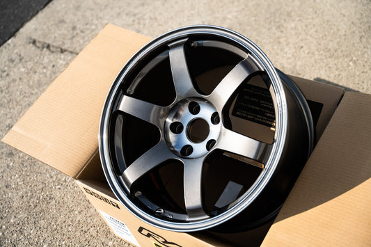Volk TE37 Saga SL / 18x9.5 +22 / 5x114.3 / Pressed Graphite (PG)