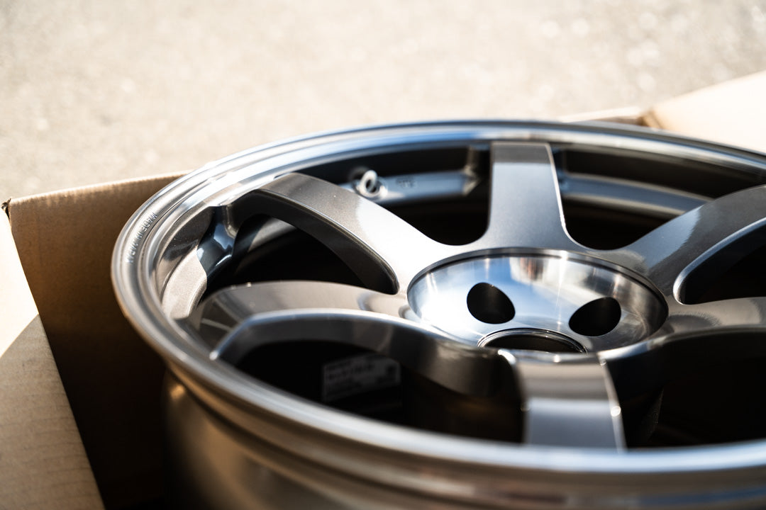 Volk TE37 Saga SL / 18x9.5 +22 / 5x114.3 / Pressed Graphite (PG)