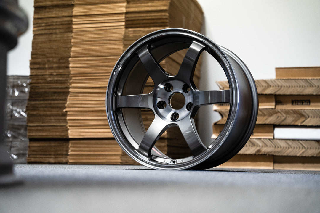 Volk TE37 Saga SL / 18x9.5 +22 / 5x114.3 / Pressed Graphite (PG)
