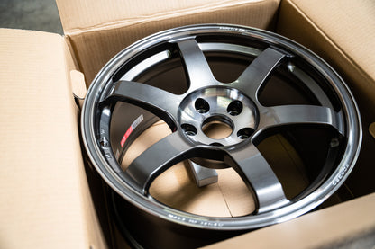Volk TE37 Saga SL / 18x9.5 +22 / 5x114.3 / Pressed Graphite (PG)