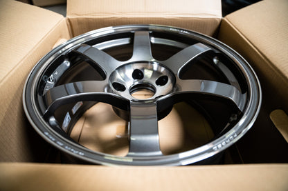 Volk TE37 Saga SL / 18x9.5 +22 / 5x114.3 / Pressed Graphite (PG)