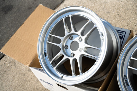 Enkei RPF1 / 18x9.5 +38 / 5x114.3 / F1 Plata 
