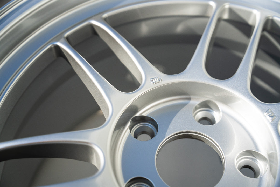 Enkei RPF1 / 18x9.5 +38 / 5x114.3 / F1 Plata 