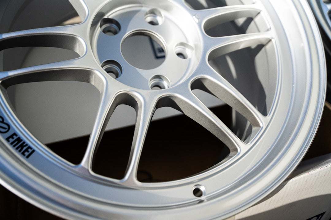 Enkei RPF1 / 18x10 +38 / 5x114.3 / F1 Plata 