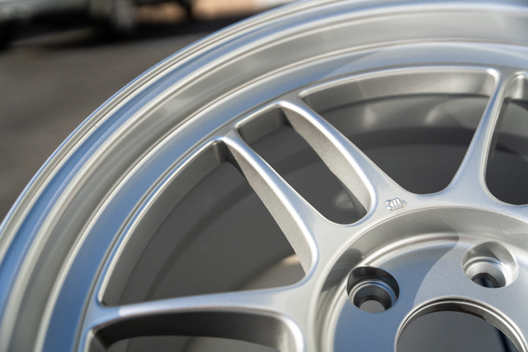 Enkei RPF1 / 18x9.5 +38 / 5x114.3 / F1 Plata 