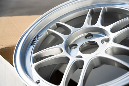 Enkei RPF1 / 18x9.5 +38 / 5x114.3 / F1 Plata 
