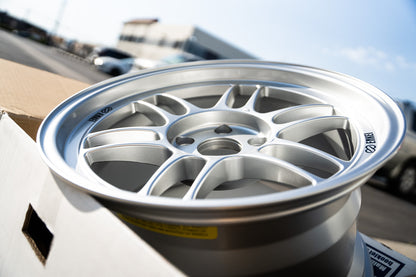 Enkei RPF1 / 18x9.5 +38 / 5x114.3 / F1 Plata 