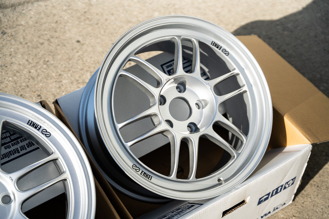 Enkei RPF1 / 17x8 +45 / 5x114.3 / F1 Plata