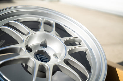 Enkei RPF1 / 17x8 +45 / 5x114.3 / F1 Plata