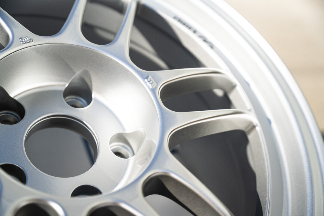 Enkei RPF1 / 17x8 +45 / 5x114.3 / F1 Plata