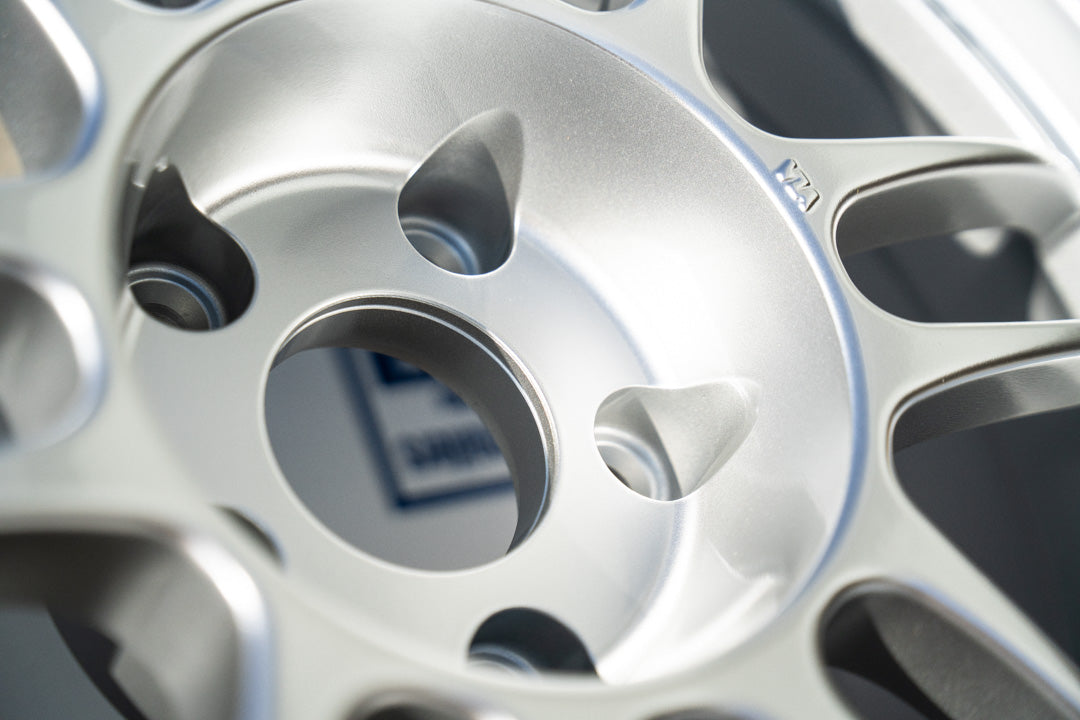 Enkei RPF1 / 17x8 +45 / 5x114.3 / F1 Plata