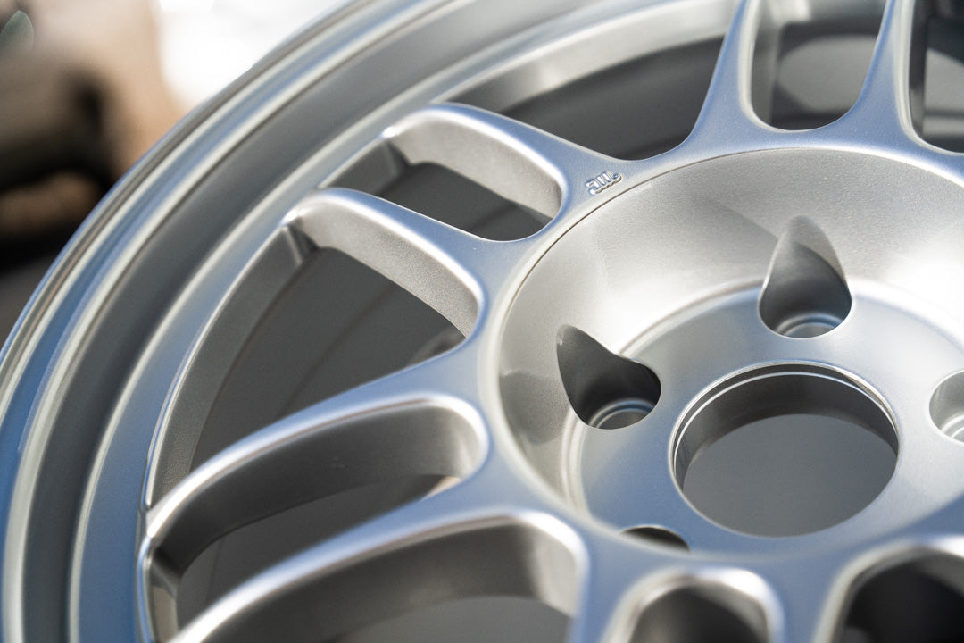Enkei RPF1 / 17x8 +45 / 5x114.3 / F1 Plata