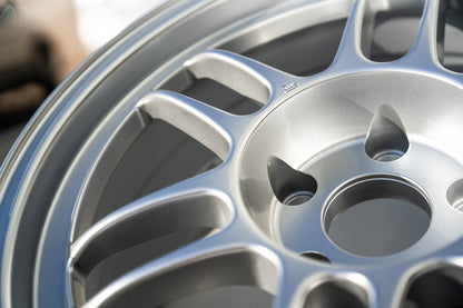 Enkei RPF1 / 17x8 +45 / 5x114.3 / F1 Plata