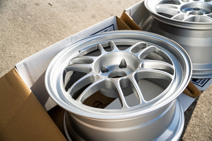 Enkei RPF1 / 17x8 +45 / 5x114.3 / F1 Plata