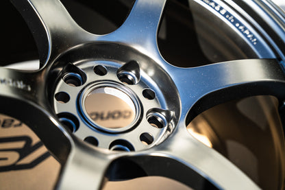 グラムライト 57DR / 17x9 +22 / 5x114.3 / セミグロスブラック