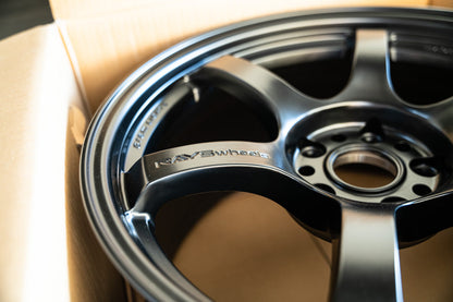 グラムライト 57DR / 17x9 +22 / 5x114.3 / セミグロスブラック