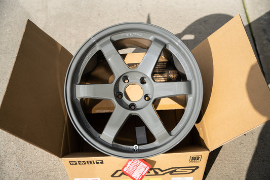 Volk TE37SL / 18x10.5 +15 / 5x114.3 / Arms Gray (AG)