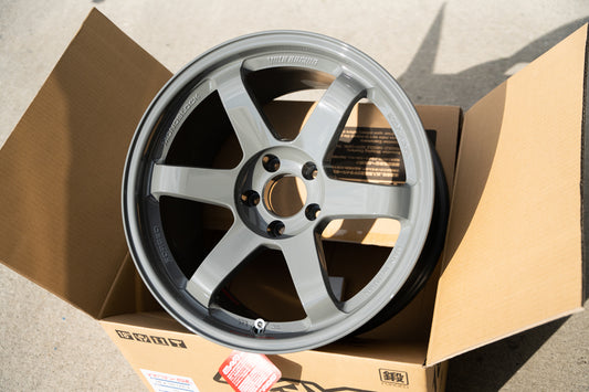 Volk TE37SL / 18x10.5 +15 / 5x114.3 / Arms Gray (AG)