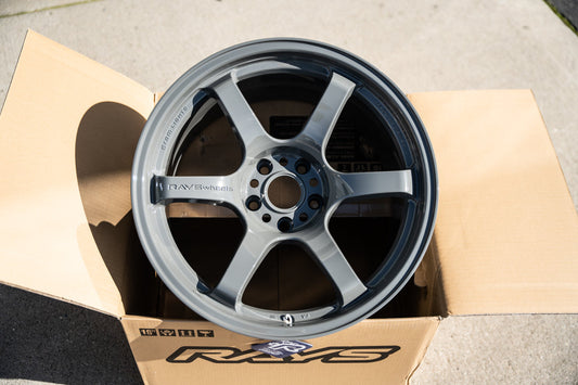 Gram Lights 57DR / 18x9.5 +22 / 5x114.3 / Brazos Grises 