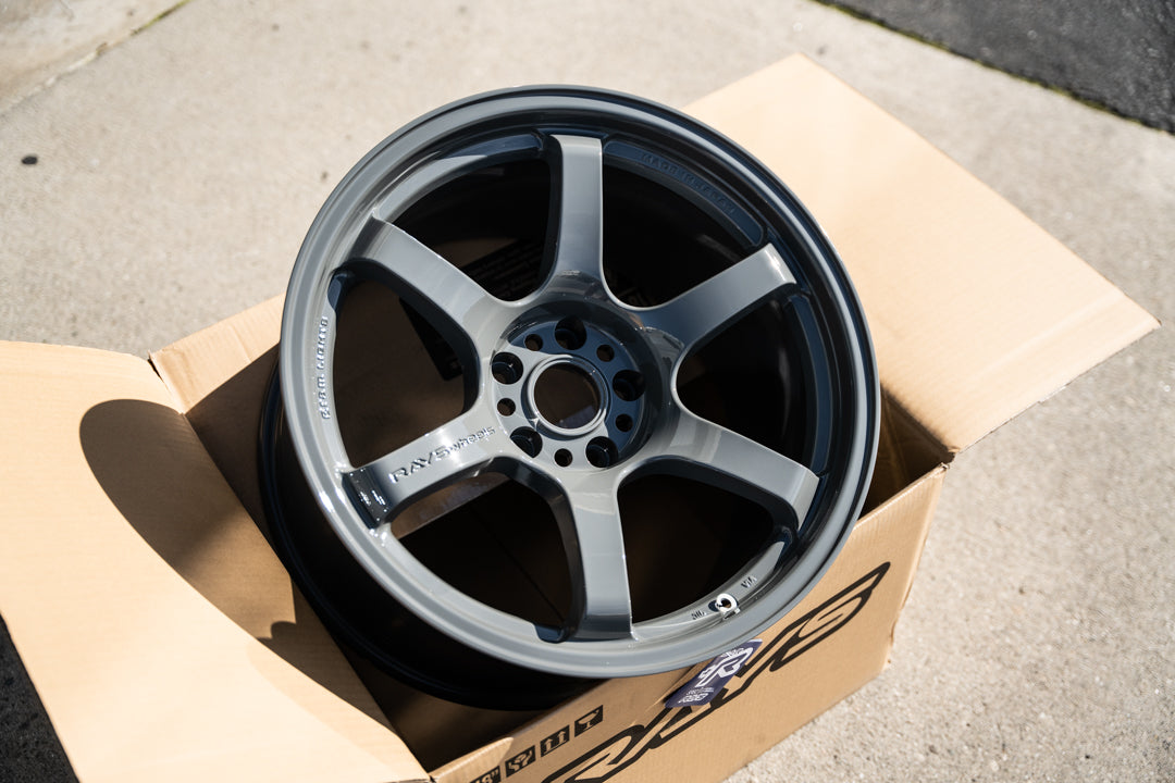 グラムライト 57DR / 18x9.5 +22 / 5x114.3 / アームズグレー